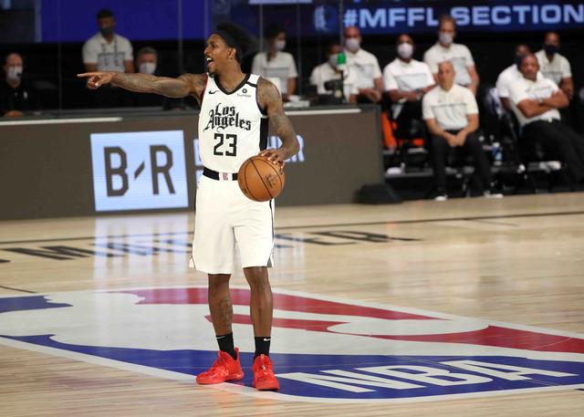 他们过于依 他们过于依